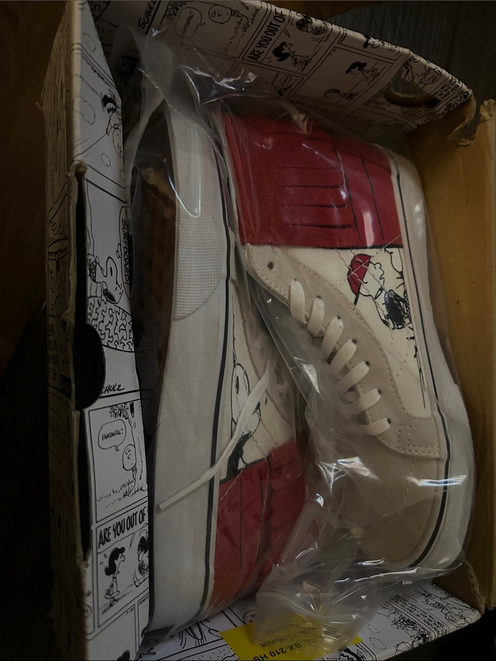 Vans Peanuts Vintage Yellow Logo high tops!